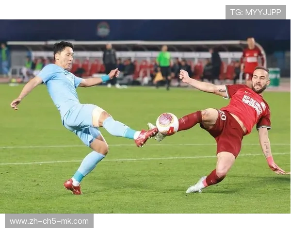 河南队周大地抢二点成功，顺势分边让边路提速